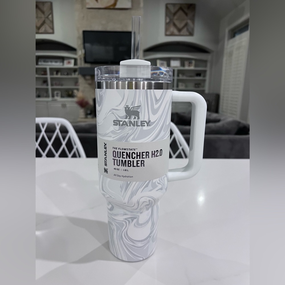 Stanley 40 oz Quencher H2.0 Flowstate Tumbler Polar Swirl